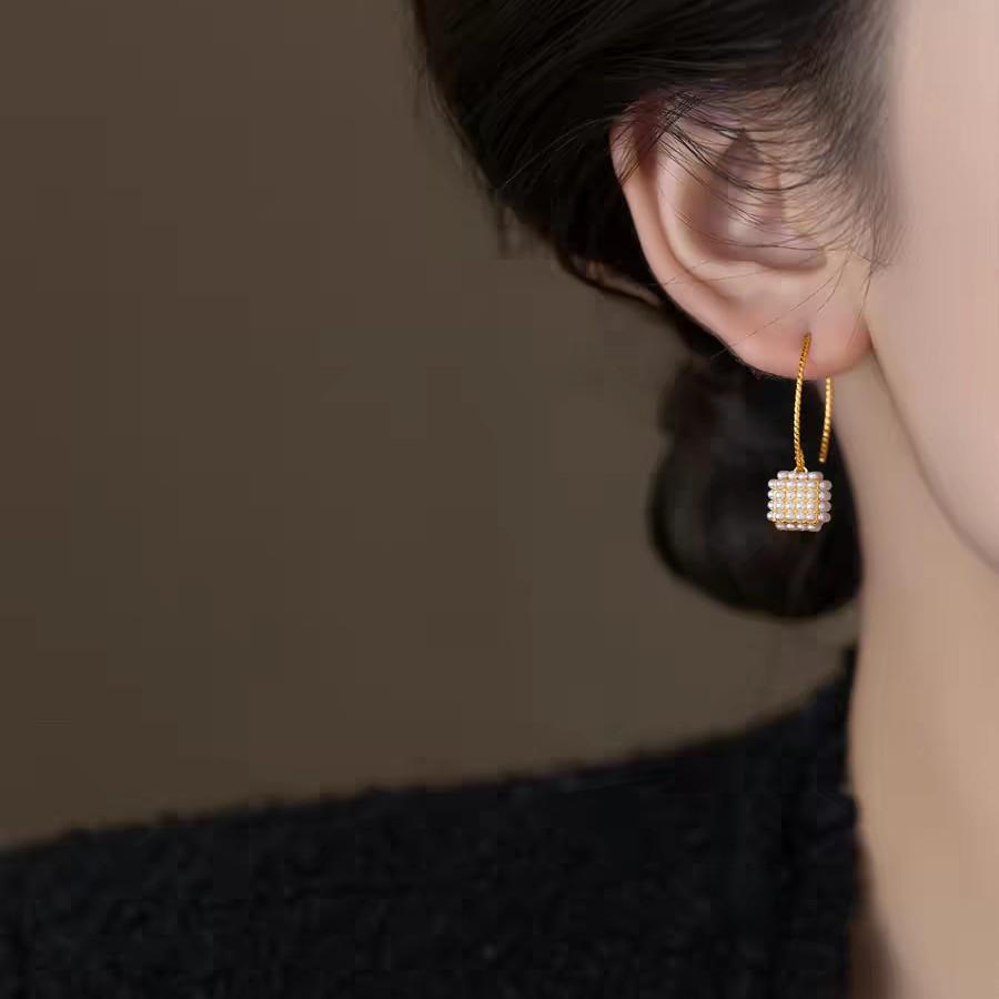 Vintage C-Shaped Square Pearl Ear Hook, French Elegant Medieval Geometric Design Earrings, Niche Court Style Earrings