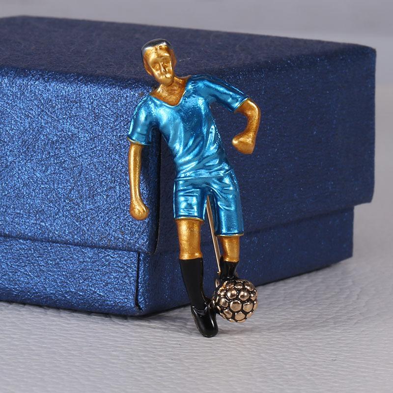 

Креативная и простая современная брошь с изображением футболиста, аксессуары для Кубка мира по футболу из сплава синий