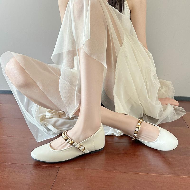 Xiaoxiangfeng Round Head Flat Bottom Mary Jane Women's New Retro Soft Bottom Soft Leather Word with Inner Height Increase Shallow Mouth Single Shoes