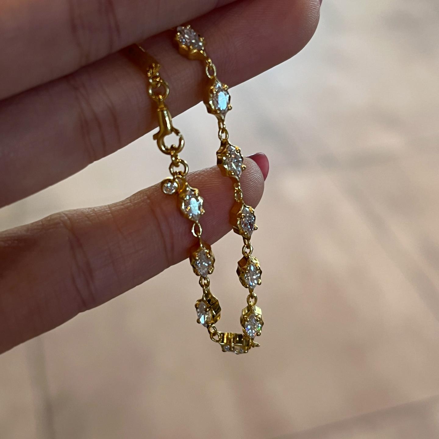

Hot Selling Second-hand Sparkling Oval Bubble Diamond Bracelet Niche High-end Light Luxurious Temperament Hand Accessories золотой