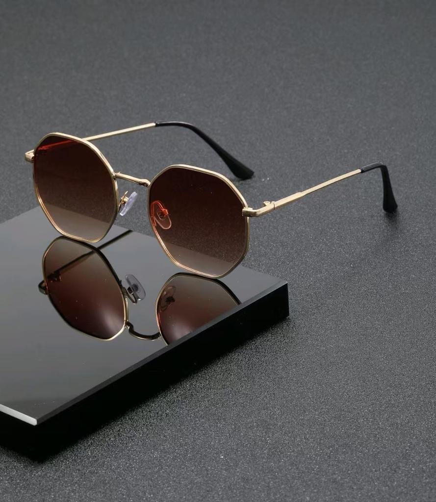 Retro Polygonal Sunglasses for Trendy Streetwear Fashion