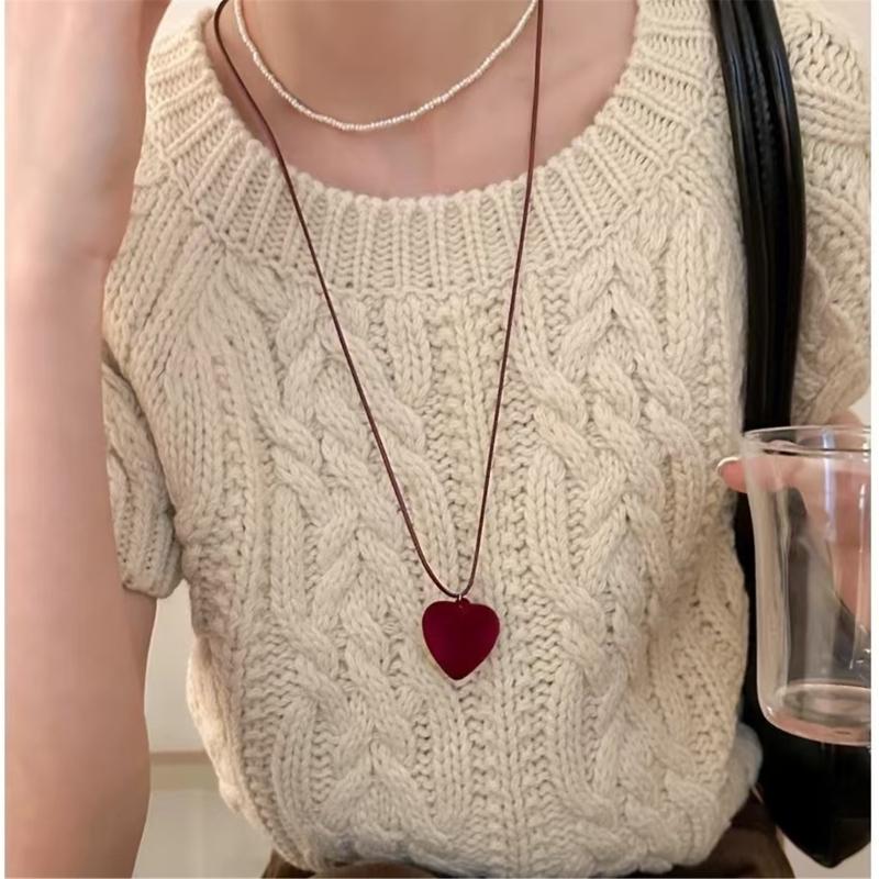 Elegant Heart Pendant Necklace Delicate Charm Necklace Flocking Texture Office Lady Necklace for Casual or Party Wear