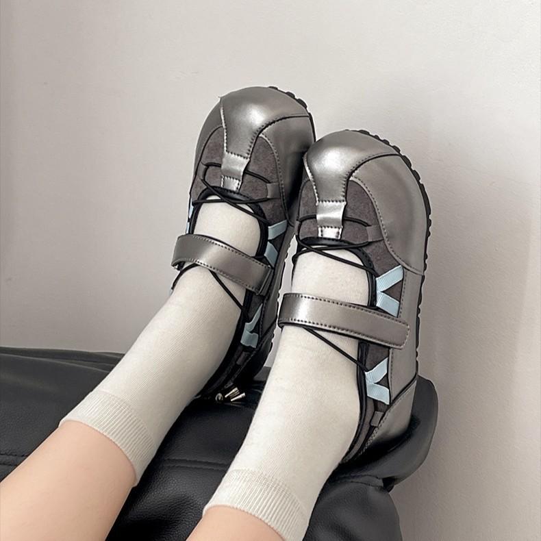 Retro silver with skirt French light mouth flat-soled single shoes women's 2025 new autumn versatile round head Mary Jane shoes