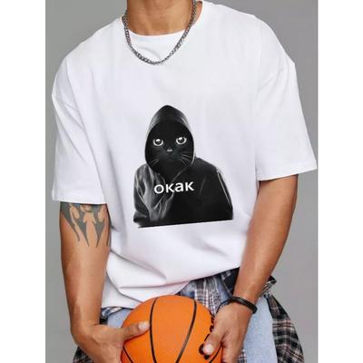 Rundhals T-Shirt Weiß Schwarze Katze im Hoodie Mit Okak Text Lässige Streetwear Mode Unisex Oberteil Für Den Alltag Und Ausflüge