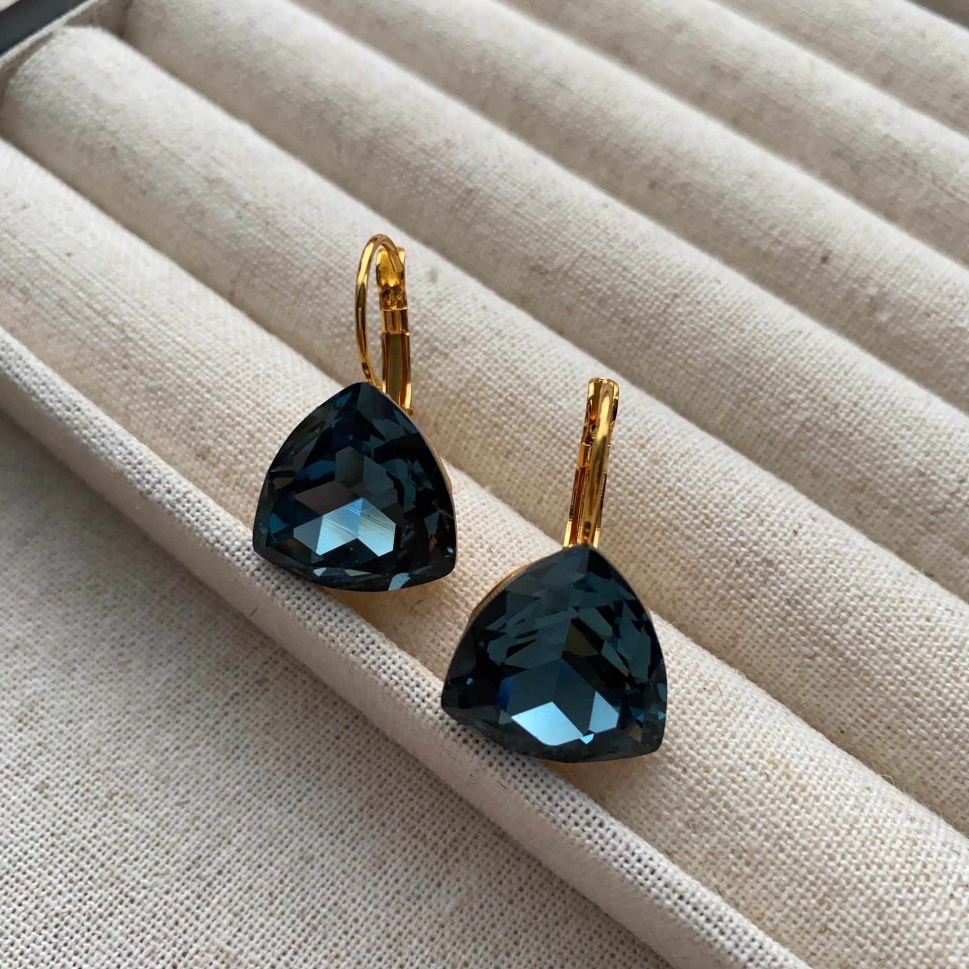 Треугольная серьга-пряжка Премиальные серьги Серьга-пряжка Холодный ветер Нишевые Простые серьги Темперамент Личность Сладкий сон Универсальные