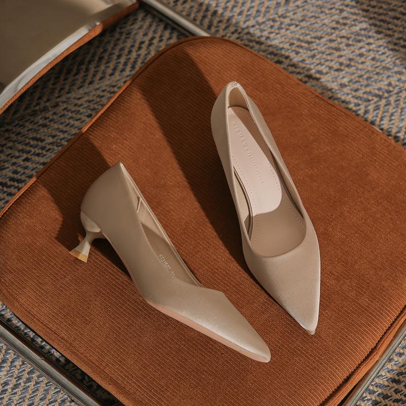 

31507 fashionable and simple thin heel pointed women s shoes shallow mouth classic wedding banquet short heel work women s shoes 40