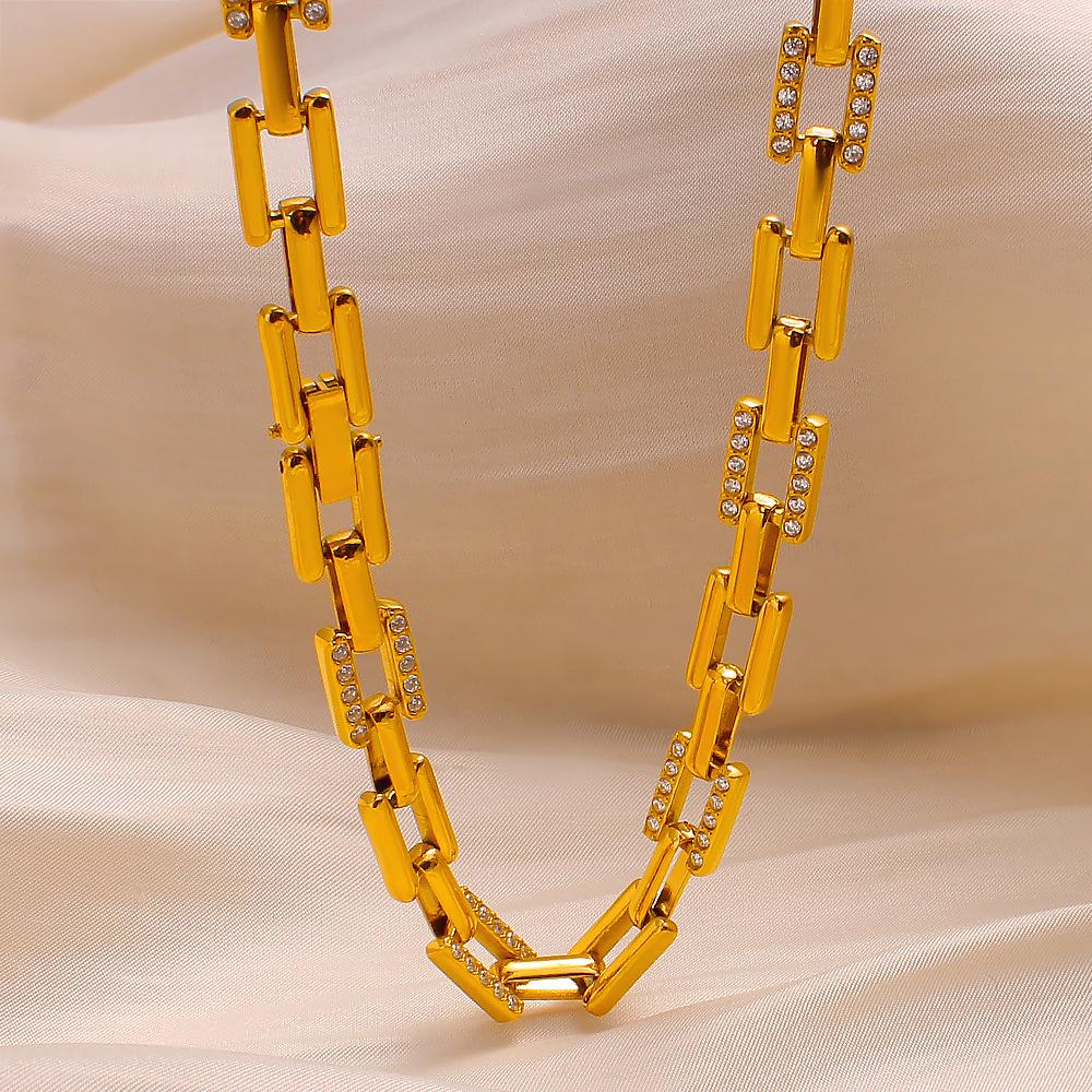 European Elegant Stainless Steel Jewelry Set: Mouth-Shaped Chain and Interlocking Square Bracelet Necklace