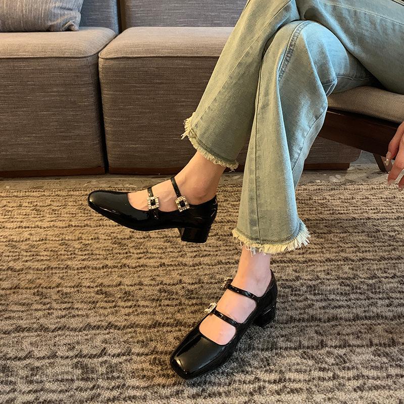 

- Spring and Autumn new fashion square head shallow mouth square with Mary Jane widened large size shoes women 45 чорний