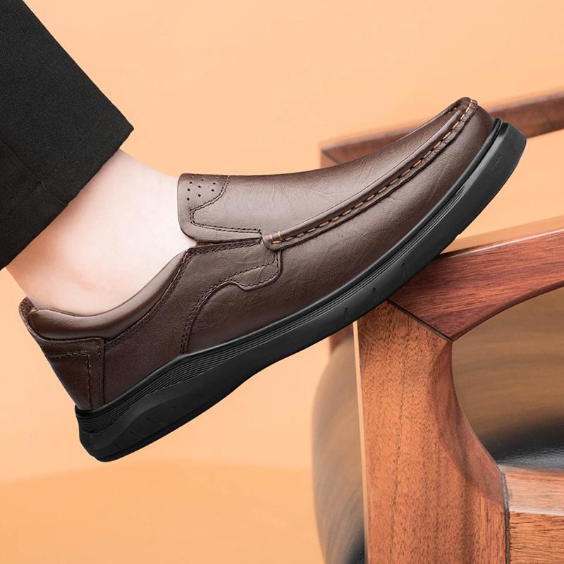 Fashion Genuine Leather Men Casual Shoes Vintage Style Handmade Soft Bottom Loafers Breathable Non-Slip Business Men Walking Shoes