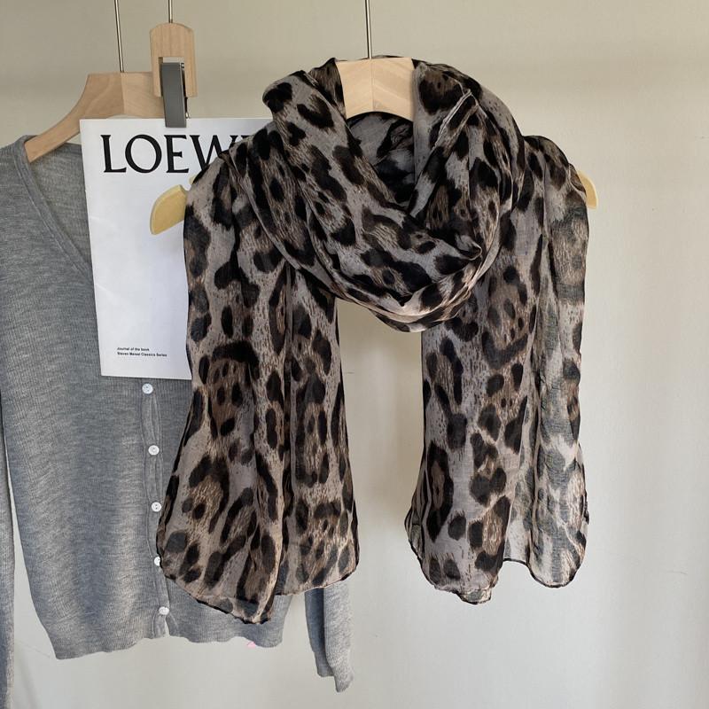 

Women Leopard Print Scarf Vintage Harajuku Silk Scarf Spring Fashion Chiffon Wrap Scarf Shawl Classic Casual Sexy Elegant Scarf