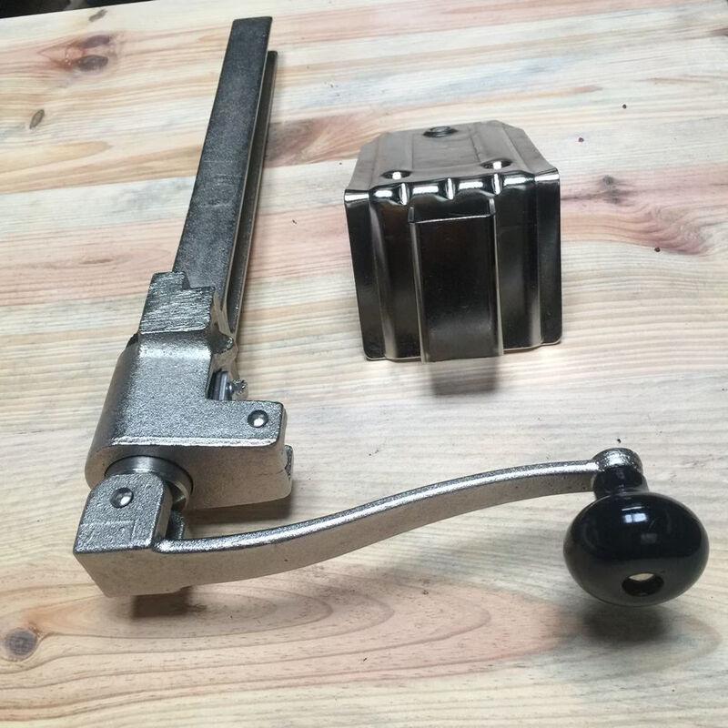 HUIWEN Commercial Cast Steel Can and Bottle Opener