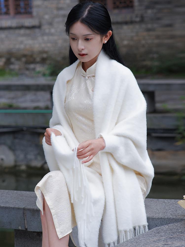White mink velvet solid color shawl women's 1011 autumn and winter new high-end cheongsam small shawl cape knitted outer cover