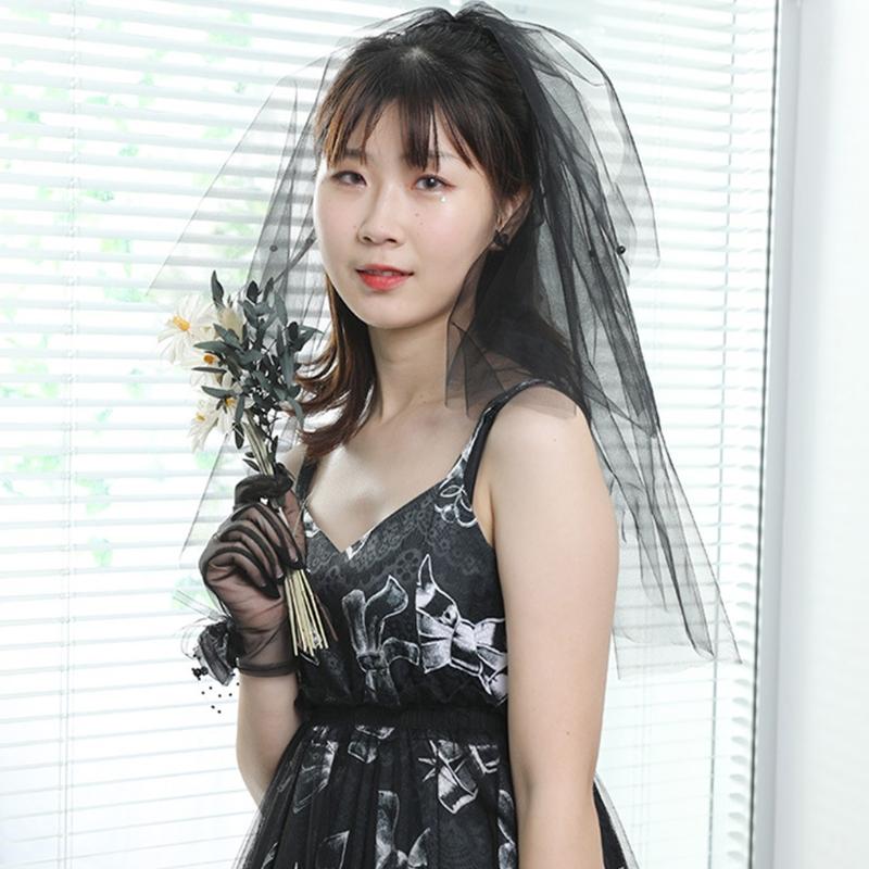2 Layers Wedding Bridal Veil with Comb Beads Adornment Simple Cut Edge Short Shoulder Length Tulle Sheer Black Veils