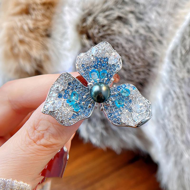 Gradient Blue Trefoil Brooch: Copper, Gold-Plated, Zircon & Pearl Corsage Pin