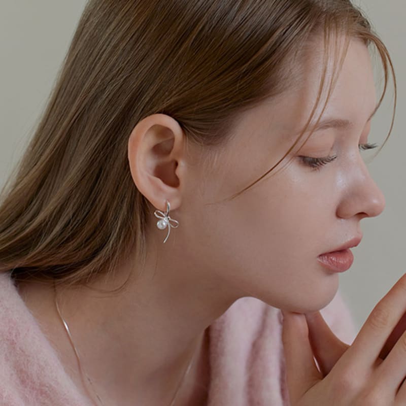 Lewe Pearl Tie Ribbon One-touch Earring (Silver/Gold)