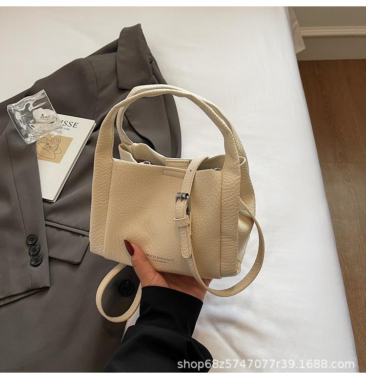 High-end hand-held bucket bag women's new 2025 trendy fashion shoulder bag niche simple casual crossbody bag