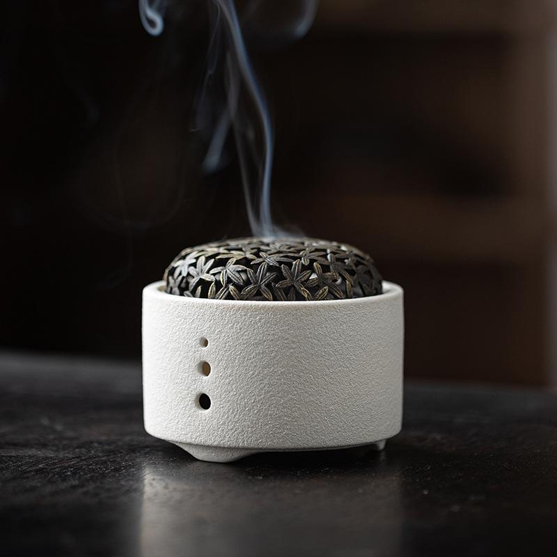 Creative ceramic plate incense burner, line incense plate incense indoor incense burner, sandalwood burner, retro bedroom aromatherapy burner ornament
