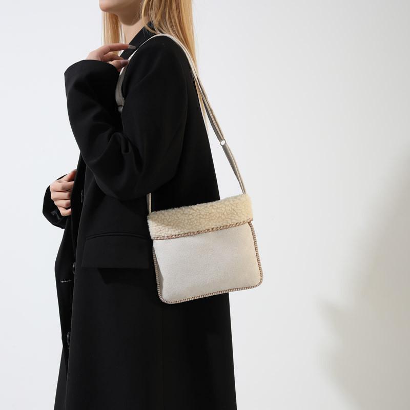 Wholesale Fashion Plush Flipped Shoulder Messenger Bag Women 2023 Winter New Casual Trendy Versatile Small Square Bag
