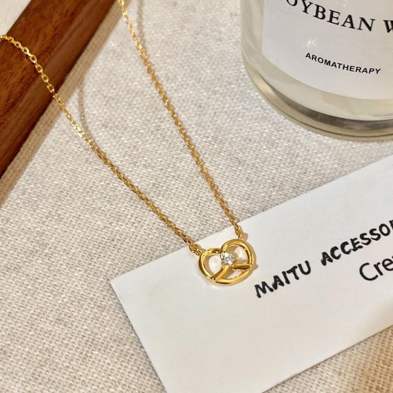 18K Gold Plated Pretzel Bread Necklace Dainty Collarbone Chain Women