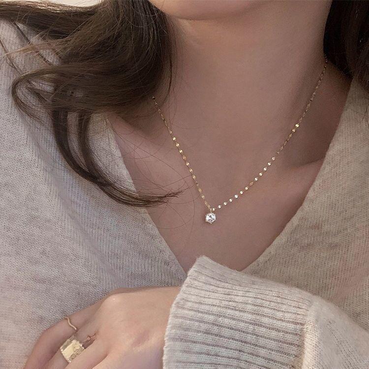 Elegant Women's Single Diamond Clavicle Necklace – Light Luxury Design with Gentle, Versatile Style for All Occasions