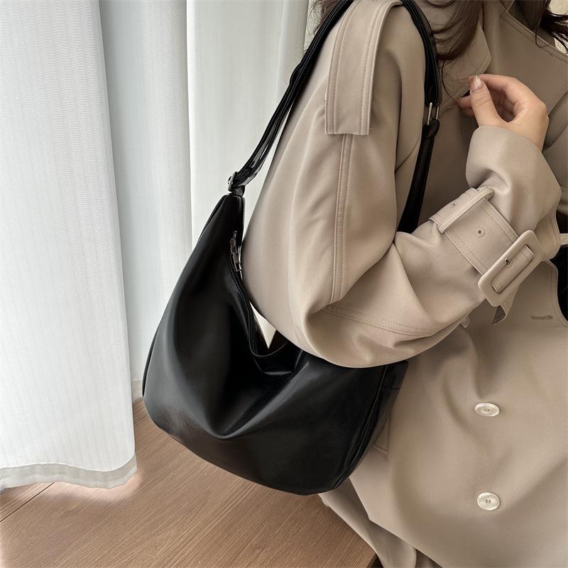 Korean Style Large Capacity Retro Dumpling Crossbody Bag - Trendy Single Shoulder Design