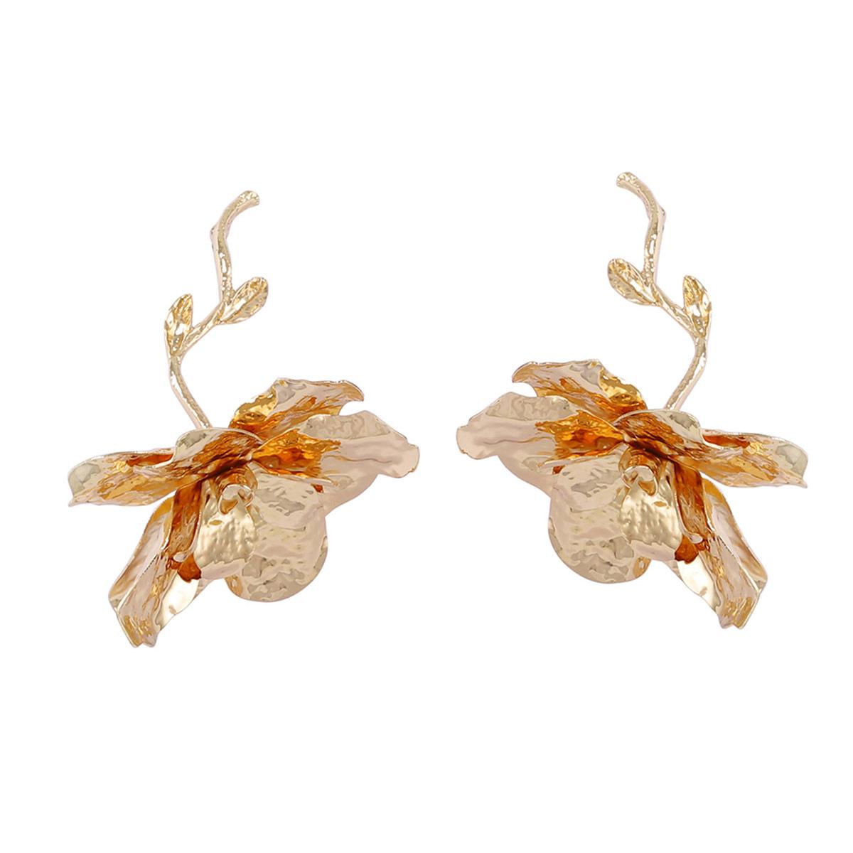 

Exaggerated light luxury high-end design sense metal pleated flower earrings retro cold wind women s earrings золотий