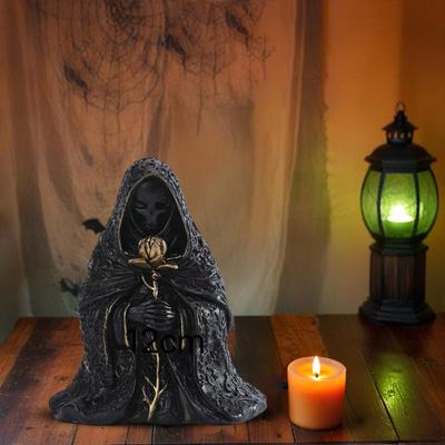 Halloweenská ozdoba Gotický styl Tajemný design černé róby Soška se zlou tváří Dekorace na halloweenskou tématickou párty