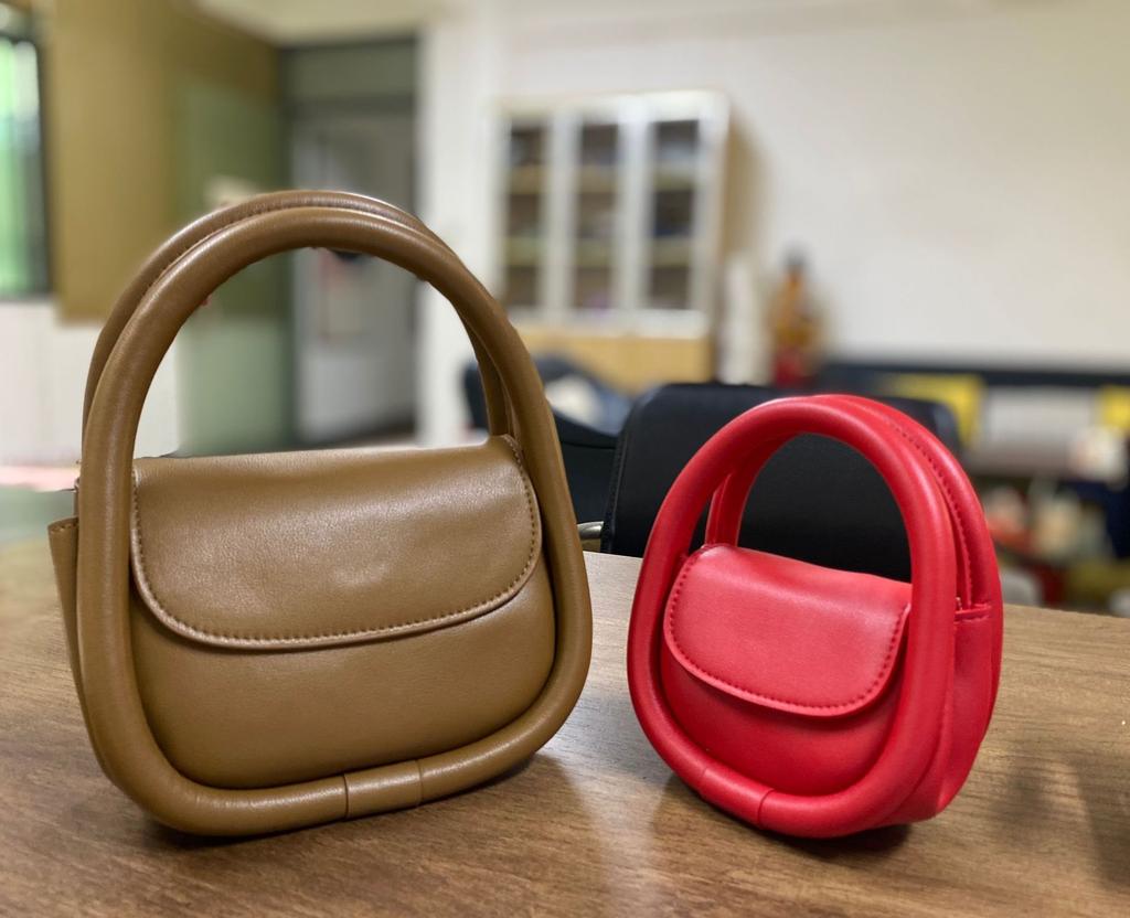Summer fresh min handbag hand carry trendy versatile messenger bag high sense leather soft European bag niche bag