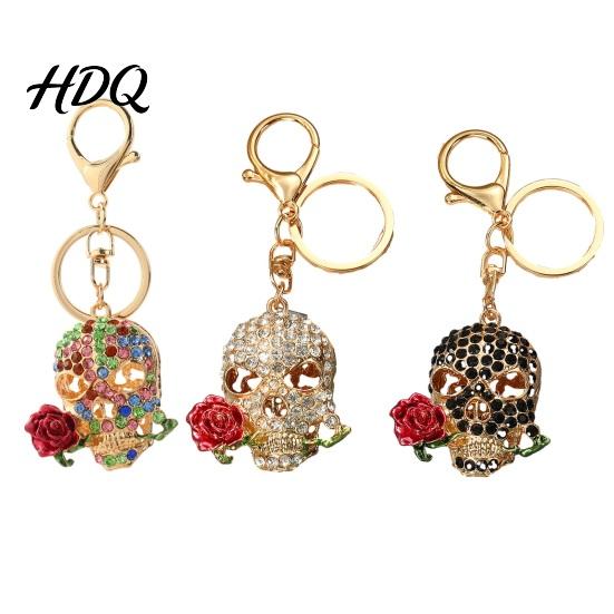 Gothic Skull Keychain Holding Rose Rhinestone for Halloween Skeleton Halloween Head Key Ring Chain Accessory Handbags Backpacks Zinc Alloy Ring