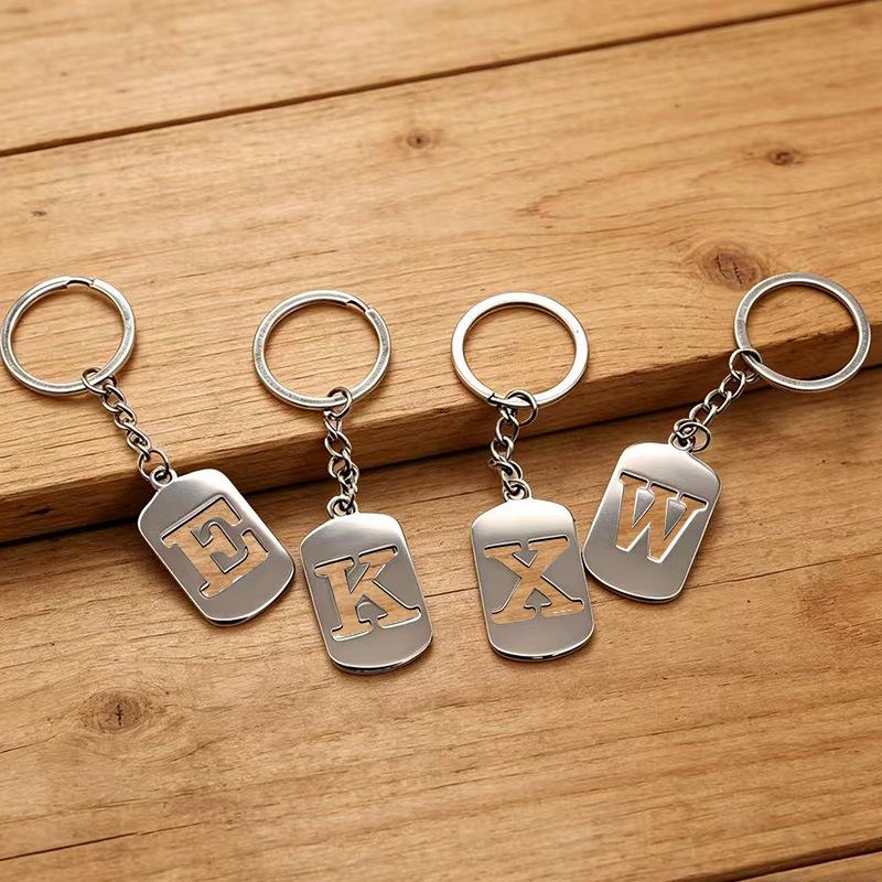 Pendentif Porte-clés 26 Lettres en Acier Inoxydable Creux - Polyvalent pour Sac à Dos, Voiture, Plaque Militaire