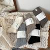 Wollsocken für Damen im Herbst und Winter  Maillard Vertikale Mittelschaftsocken mit Stoffetiketten für Wärme  Langflorige Socken