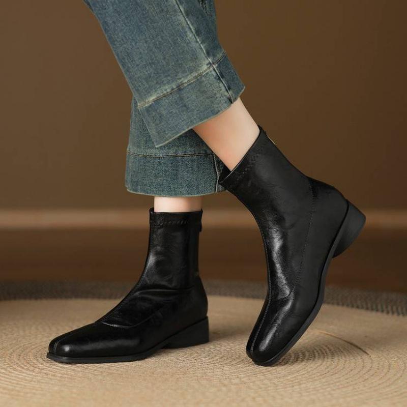 Korean version of square head rear zipper solid color medium boots women's medium heel large size women's boots autumn and winter leather rubber sole 