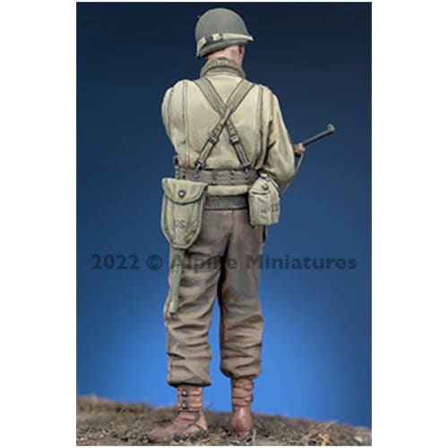 Alpine Miniatures 1/35 Scale WWII US Army Infantry Non-Commissioned Officer in Winter Gear Giving Orders Resin Kit AM35303