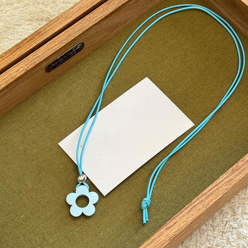 

Корейское длинное ожерелье с подвеской в виде цветка, женское, 2025 новое, высококлассное, легкая роскошь, цепочка до ключицы, весенне-летние нишевые аксессуары
