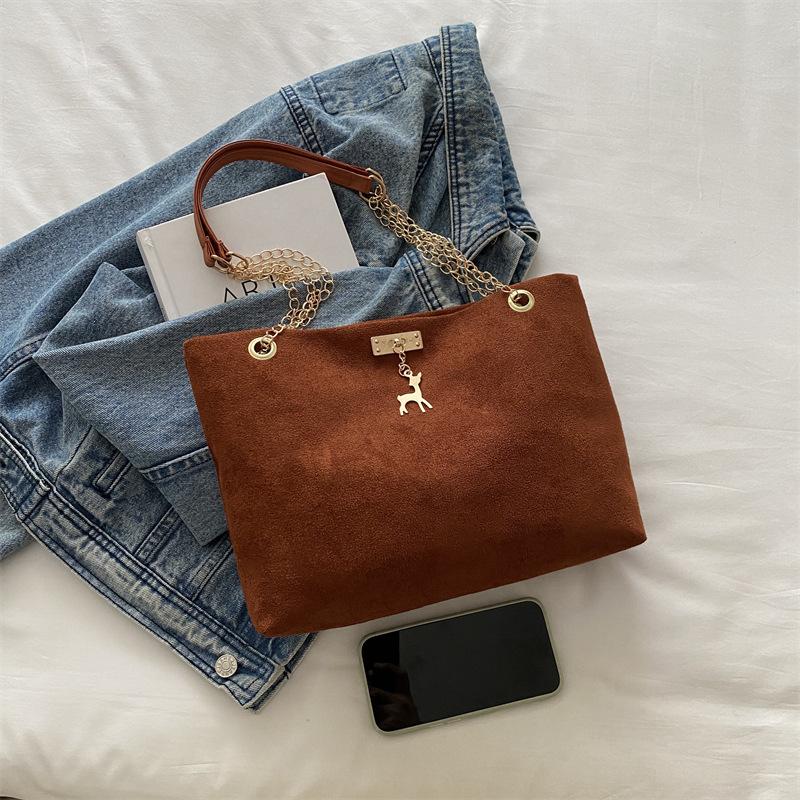 Winter Sophisticated Floral Charm Tote Bag - Modest Underarm Handbag with Subtle Chain Accents for Office Formal Events