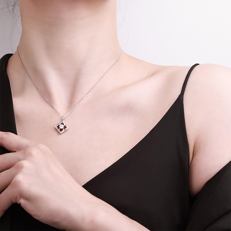 S925 Sterling Silver Korean Moissanite Four-Leaf Clover Necklace - Light Luxury National Style for Ladies