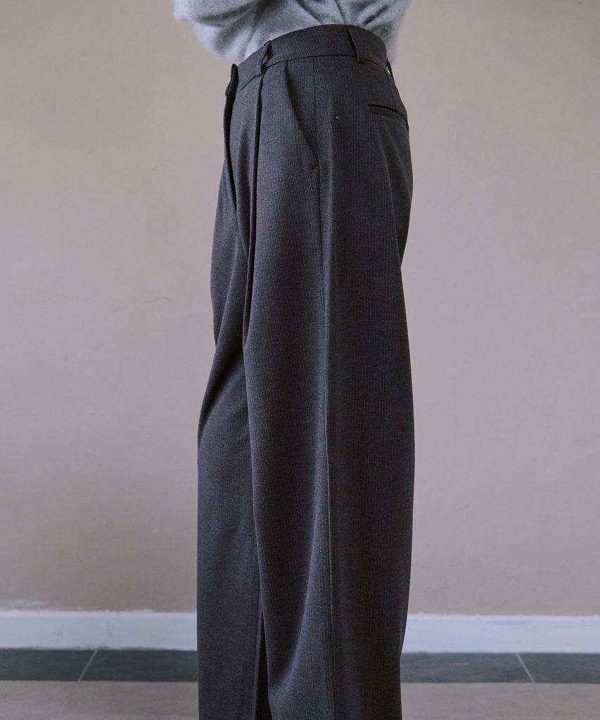 AHWE Brushed Herringbone Single-Pleat Slacks_Charcoal