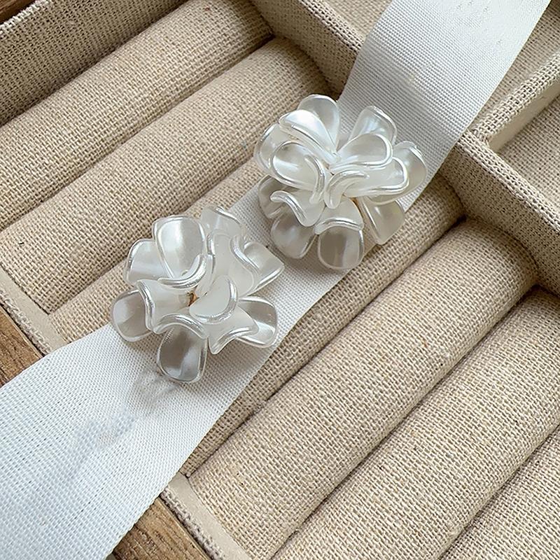 White Acrylic Flower Earrings For Women Romantic Party Wedding Earrings