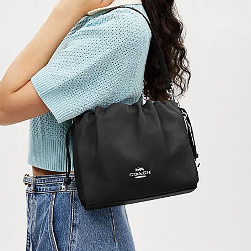 Coach Faye 22 Logo Letter Logo Magnetic Buckle Closure Cow Leather Cloud Bag Hand Shoulder Bag Small Size Women's Black