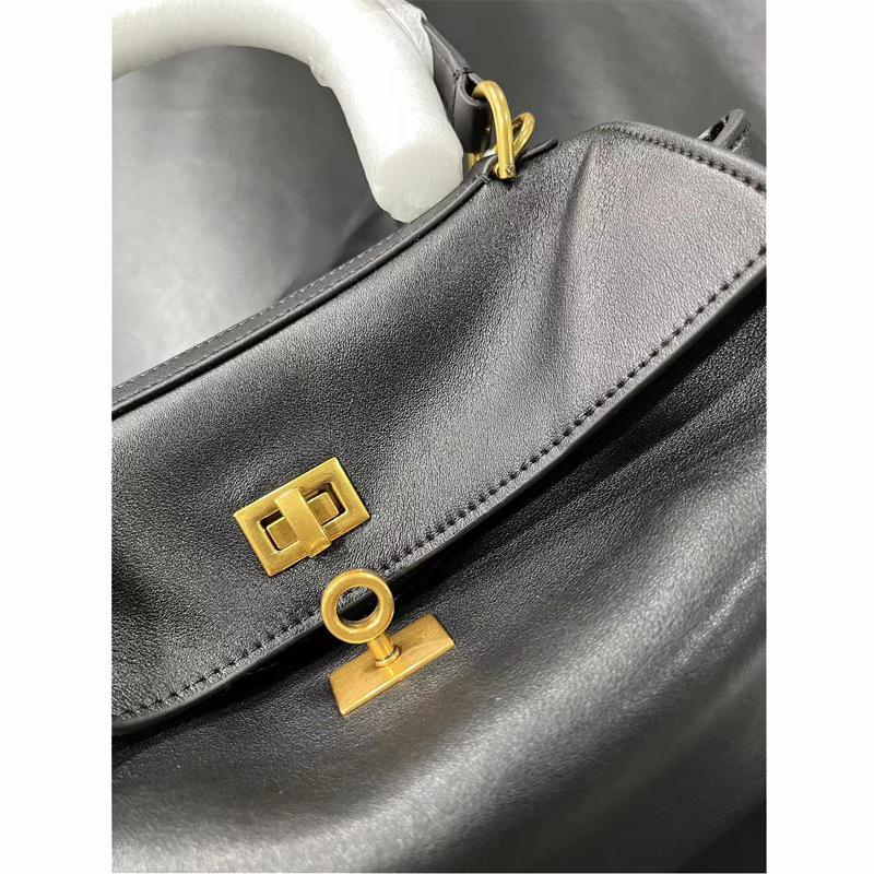 Leather Handbags Are Fashionable and Versatile. Large and Small Tote Bags, Commuter Single-shoulder Crossbody Bags