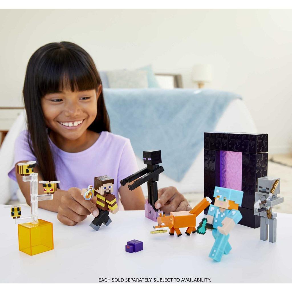 Mattel Minecraft Bees Action with 1 Piece 1 Building Toy Inspired by Video Collectible Gift for Fans Kids Ages 6 Years Older Figure, 3.25-in,