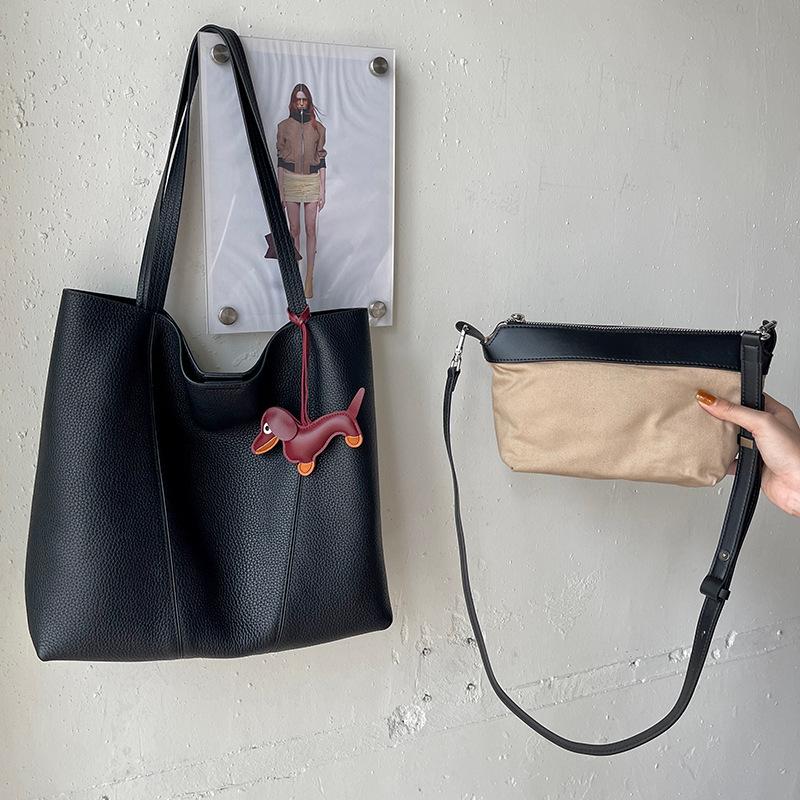 

2025 New Style Large Capacity Women s Shoulder Bag Korean Fashion High-Grade Soft Cowhide Single Leather Versatile Bag 38x12x33cm чёрный