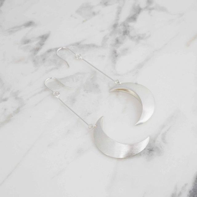 

Трендовые минималистичные серьги-полумесяцы: Крутые серьги-крючки в стиле инфлюенсеров для женщин