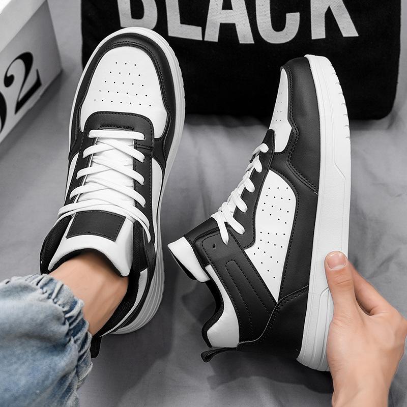 New large-size men's shoes are light and breathable, medium-top sports fashion casual board shoes, cold sticky shoes.