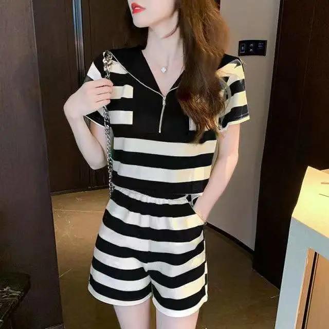 

Women s Summer Thin Temperament Striped Suit Splicing Personalized Short-sleeved Top + Shorts Two-piece Set XS чёрный