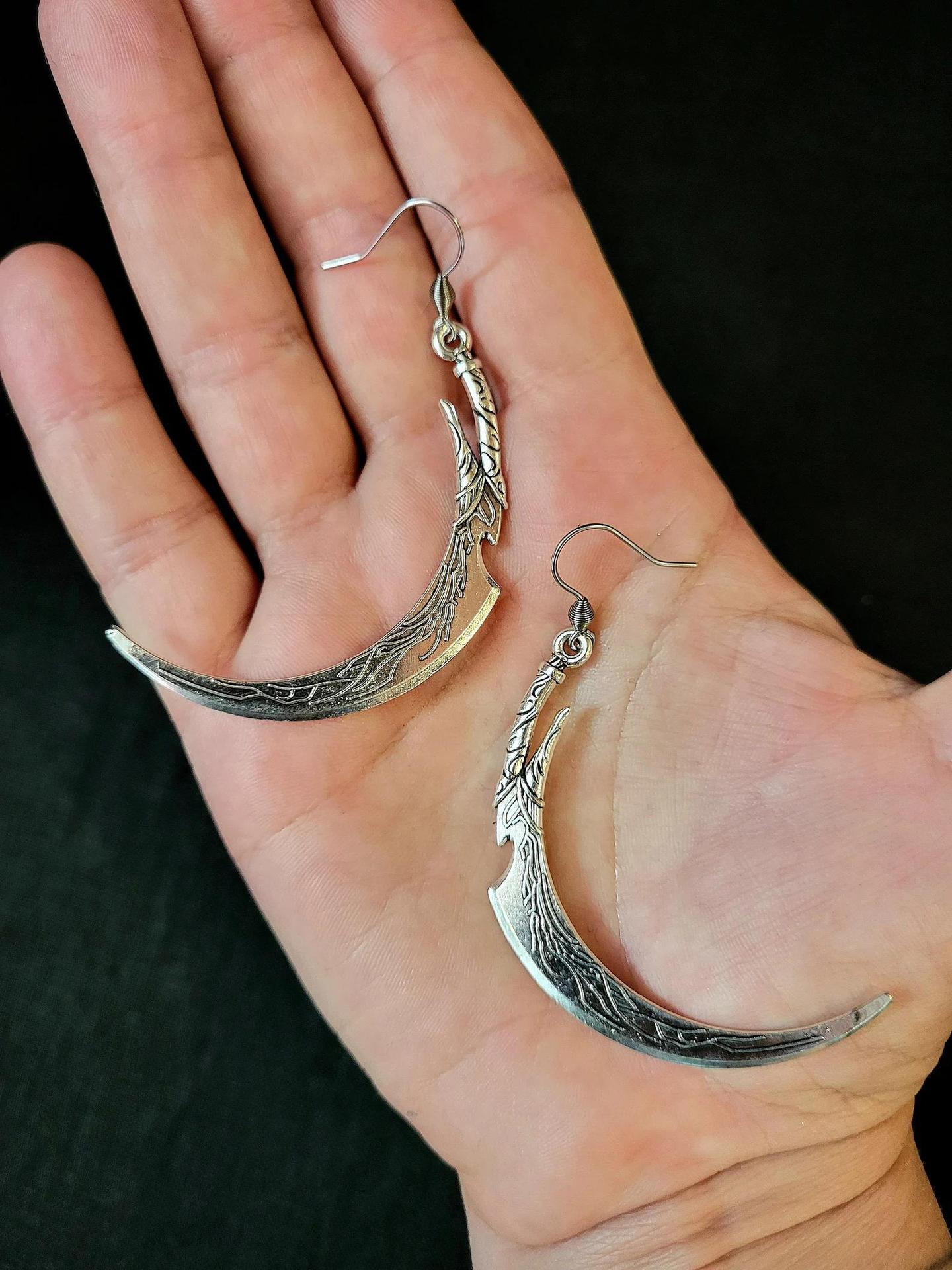 

Gothic Exquisite Carving Ancient Silver Knight s Sickle Sword Dangle Earrings for Men Women Halloween Party Jewelry Accessories