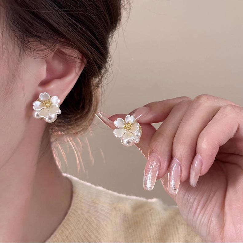 S925 Silver Needle Pearl Stud Earrings for Women