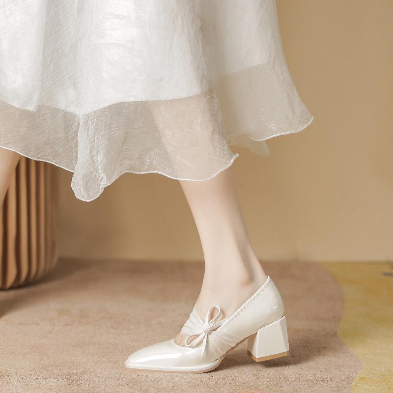 Mary Jane shoes spring and summer new square head thick heel bow high heels women patent leather light mouth single shoes women