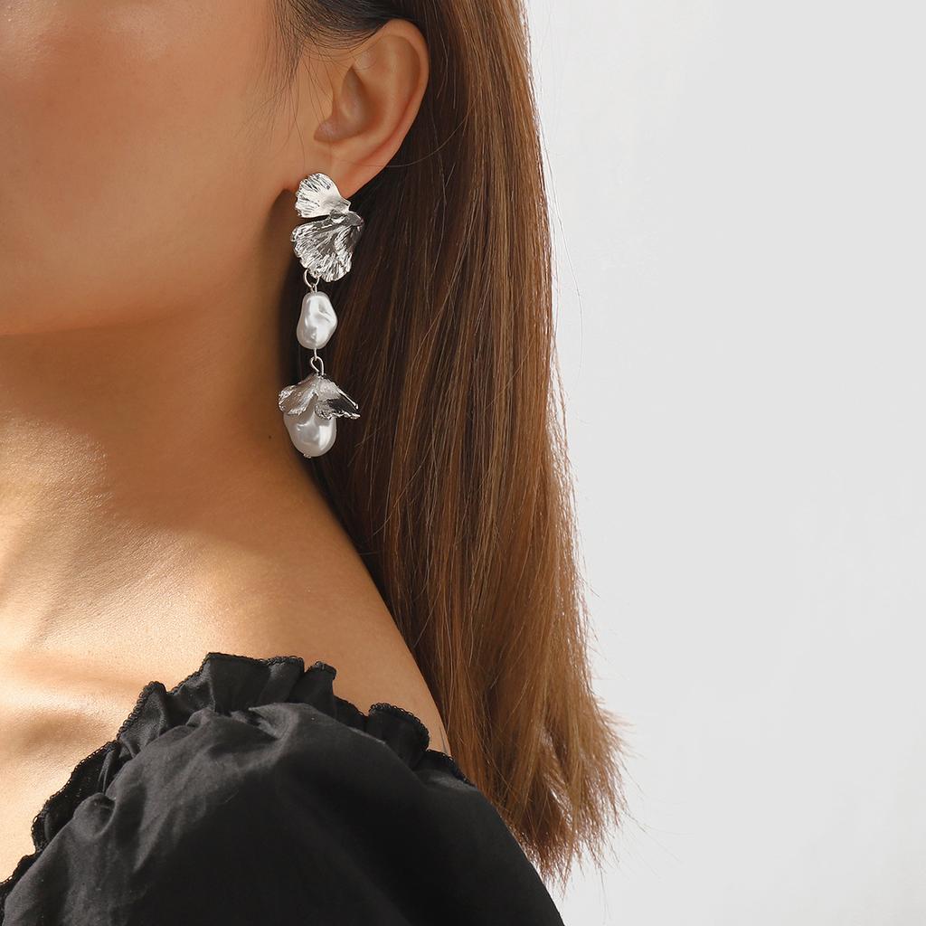 Vintage Gold Color Leaf Drop Earrings for Women Exaggerated Irregular Imitation Pearl Earrings Fashion Party Jewelry Gifts