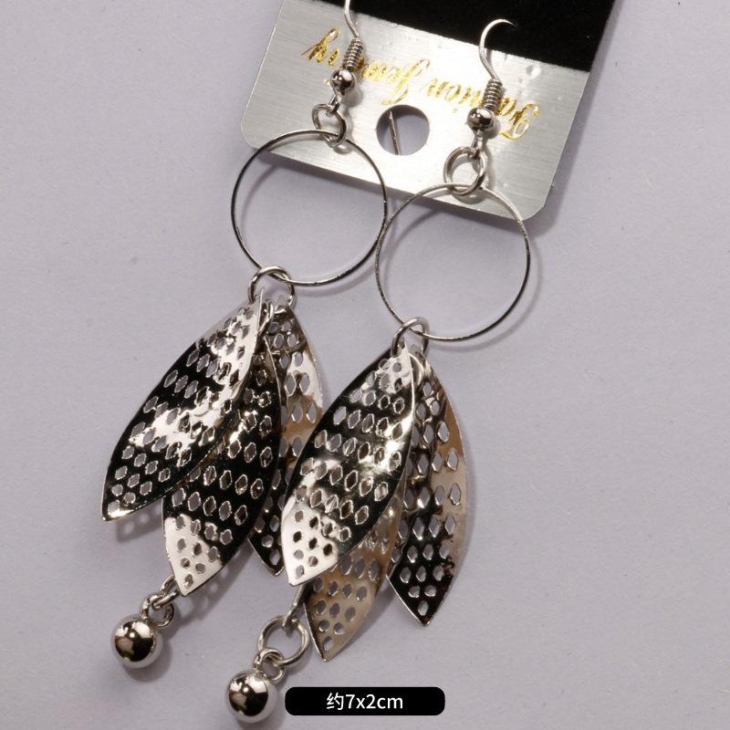 Fashion exaggerated niche temperament fringed earrings retro personality versatile sequined earrings women's long ear jewelry